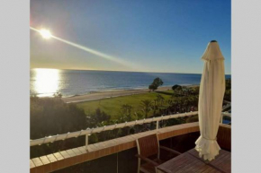 Apartamento frontal en primera línea de playa en Marina dor